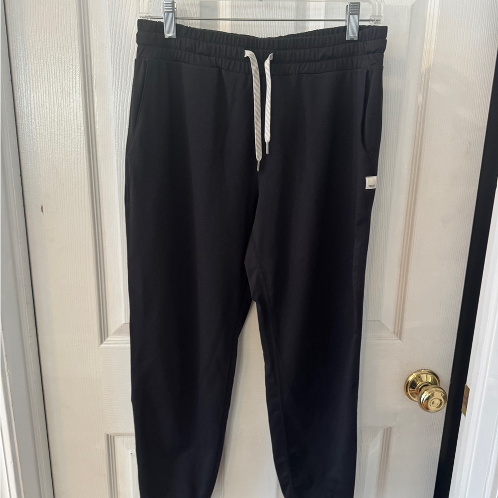 Vuori Women’s Black Joggers size Small